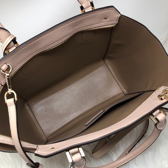 Michael Kors Leather Zip Crossbody Tote Bag - Picture 3 of 7